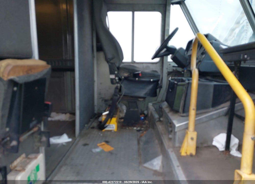 2011 FREIGHTLINER CHASSIS M LINE WALK-IN VAN VIN: 4UZAAPDUXBCBB7622