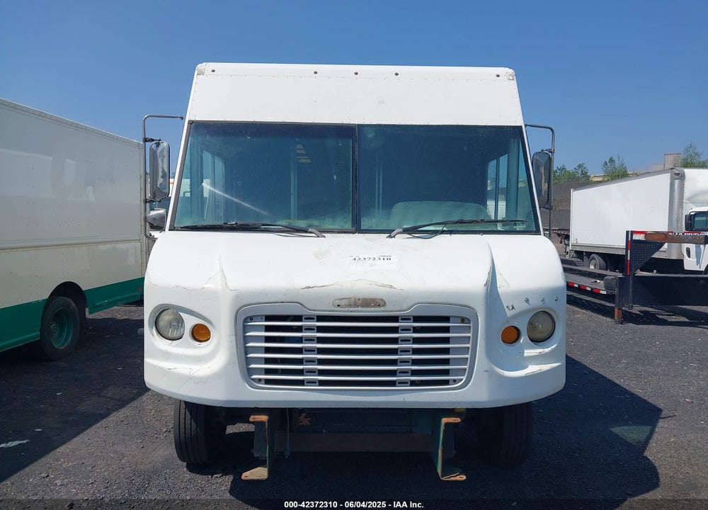 2011 FREIGHTLINER CHASSIS M LINE WALK-IN VAN VIN: 4UZAAPDUXBCBB7622