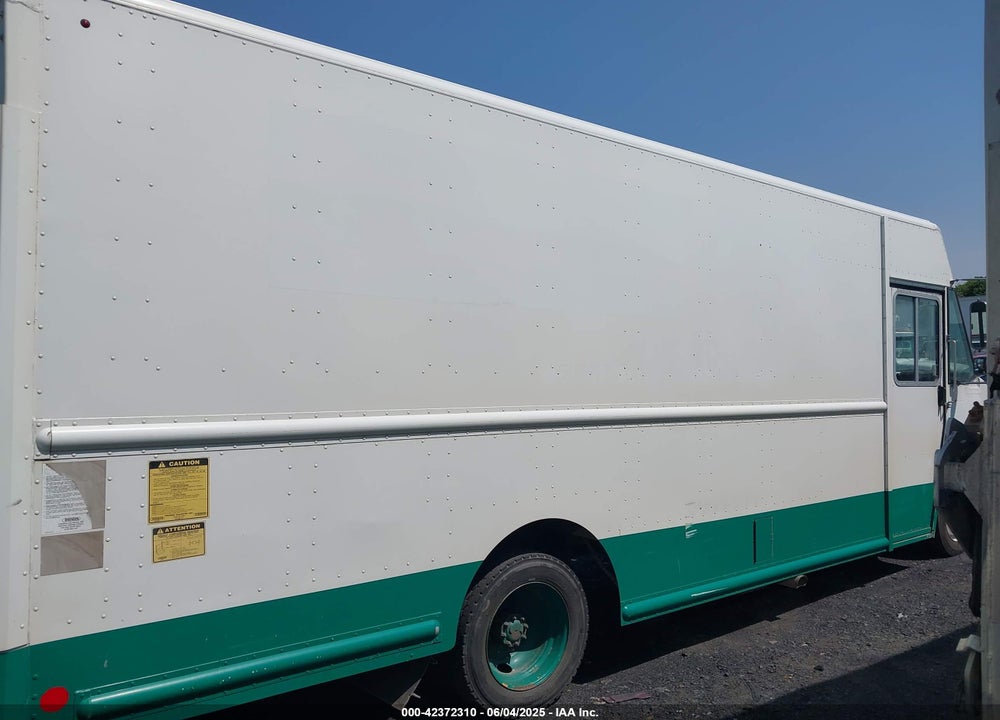 2011 FREIGHTLINER CHASSIS M LINE WALK-IN VAN VIN: 4UZAAPDUXBCBB7622