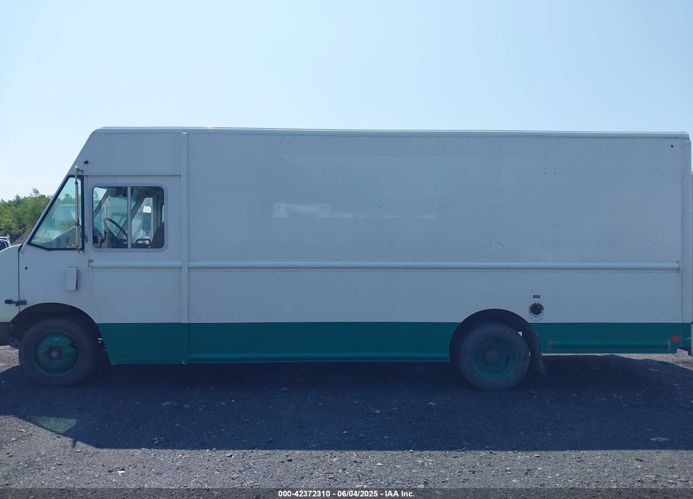 2011 FREIGHTLINER CHASSIS M LINE WALK-IN VAN VIN: 4UZAAPDUXBCBB7622
