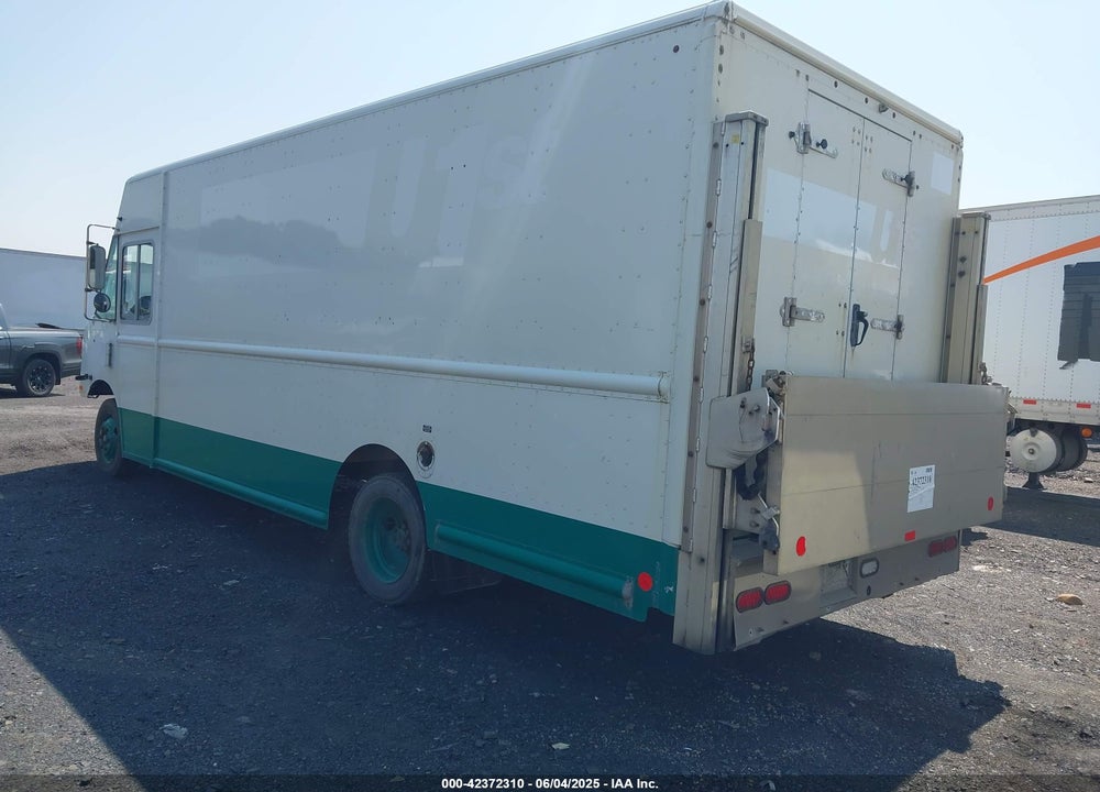 2011 FREIGHTLINER CHASSIS M LINE WALK-IN VAN VIN: 4UZAAPDUXBCBB7622