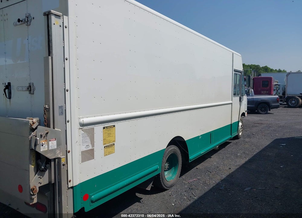 2011 FREIGHTLINER CHASSIS M LINE WALK-IN VAN VIN: 4UZAAPDUXBCBB7622