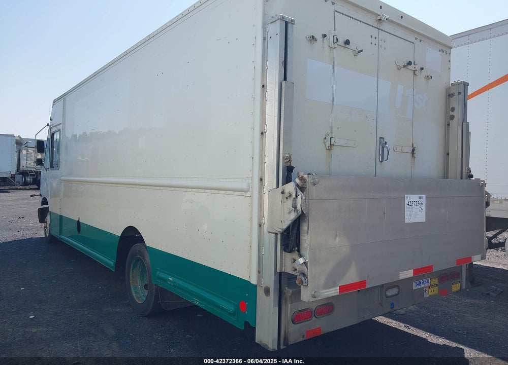 2015 FREIGHTLINER CHASSIS M LINE WALK-IN VAN VIN: 4UZAAPDU8FCGP2725