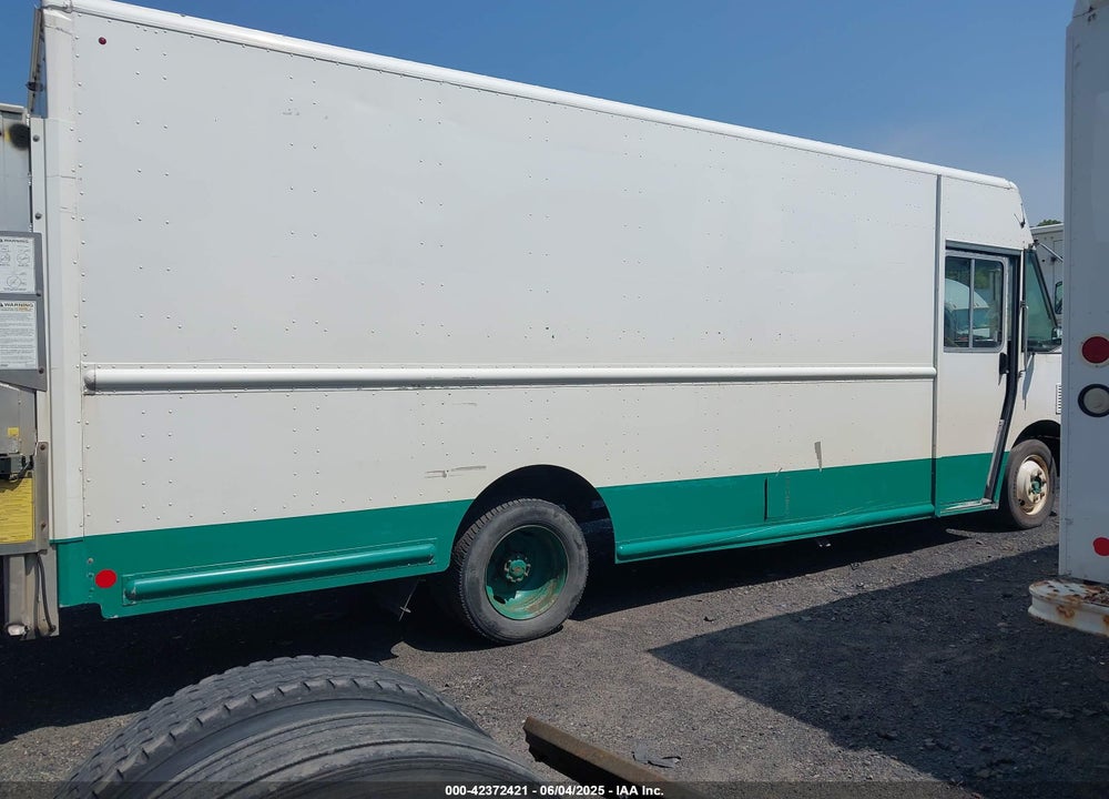 2013 FREIGHTLINER CHASSIS M LINE WALK-IN VAN VIN: 4UZAAPDU1DCFB9015