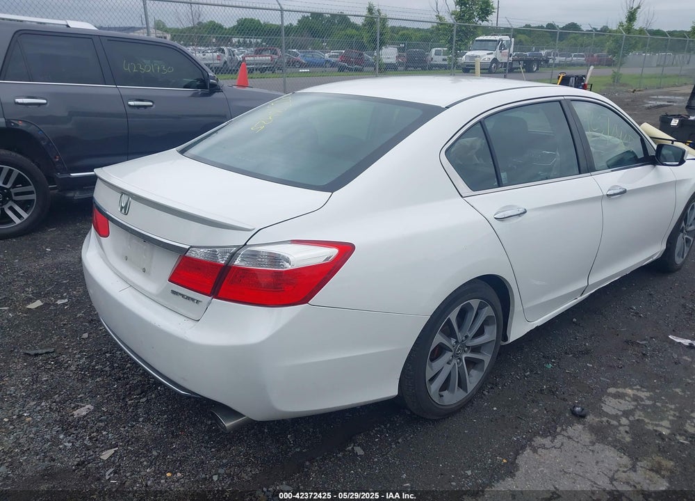 2015 HONDA ACCORD VIN: 1HGCR2F50FA215268