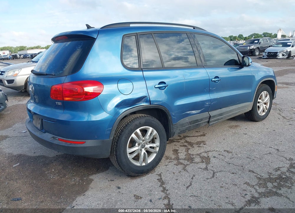 2017 VOLKSWAGEN TIGUAN VIN: WVGAV7AX6HW503871