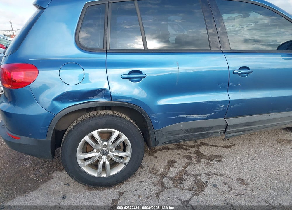 2017 VOLKSWAGEN TIGUAN VIN: WVGAV7AX6HW503871