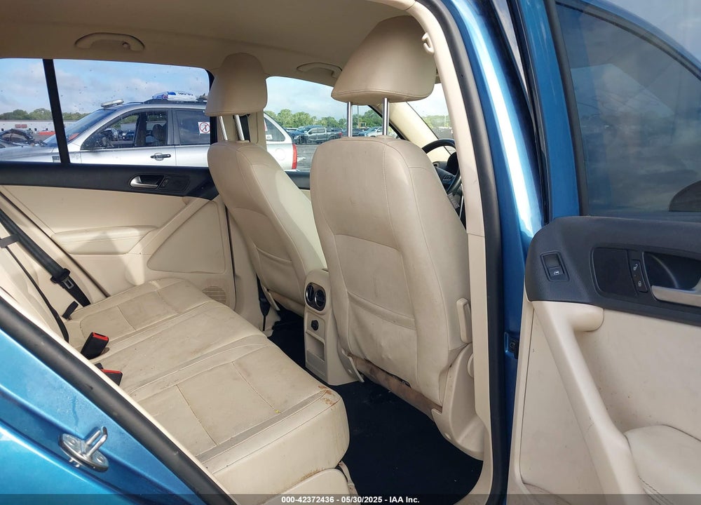 2017 VOLKSWAGEN TIGUAN VIN: WVGAV7AX6HW503871