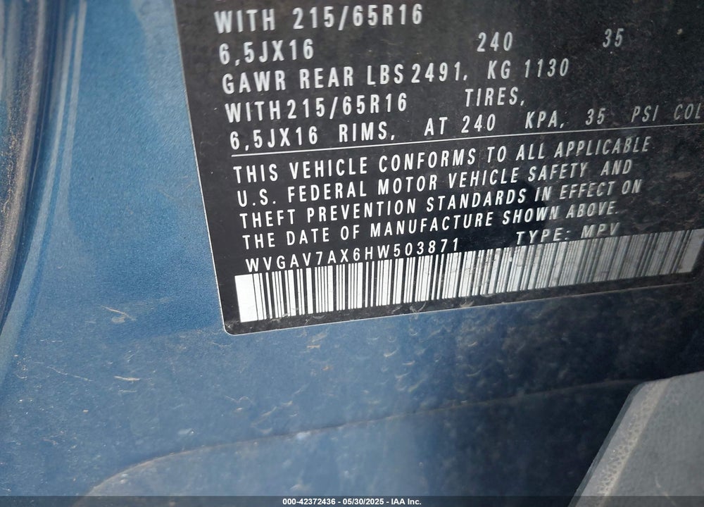 2017 VOLKSWAGEN TIGUAN VIN: WVGAV7AX6HW503871