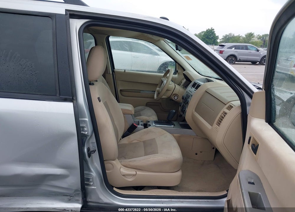 2008 FORD ESCAPE VIN: 1FMCU93128KC01646