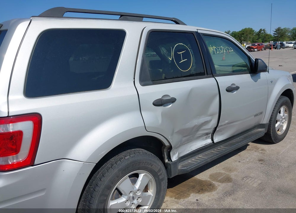 2008 FORD ESCAPE VIN: 1FMCU93128KC01646