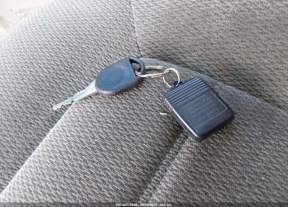2002 FORD EXPLORER XLT VIN: 1FMZU73E12UB08940