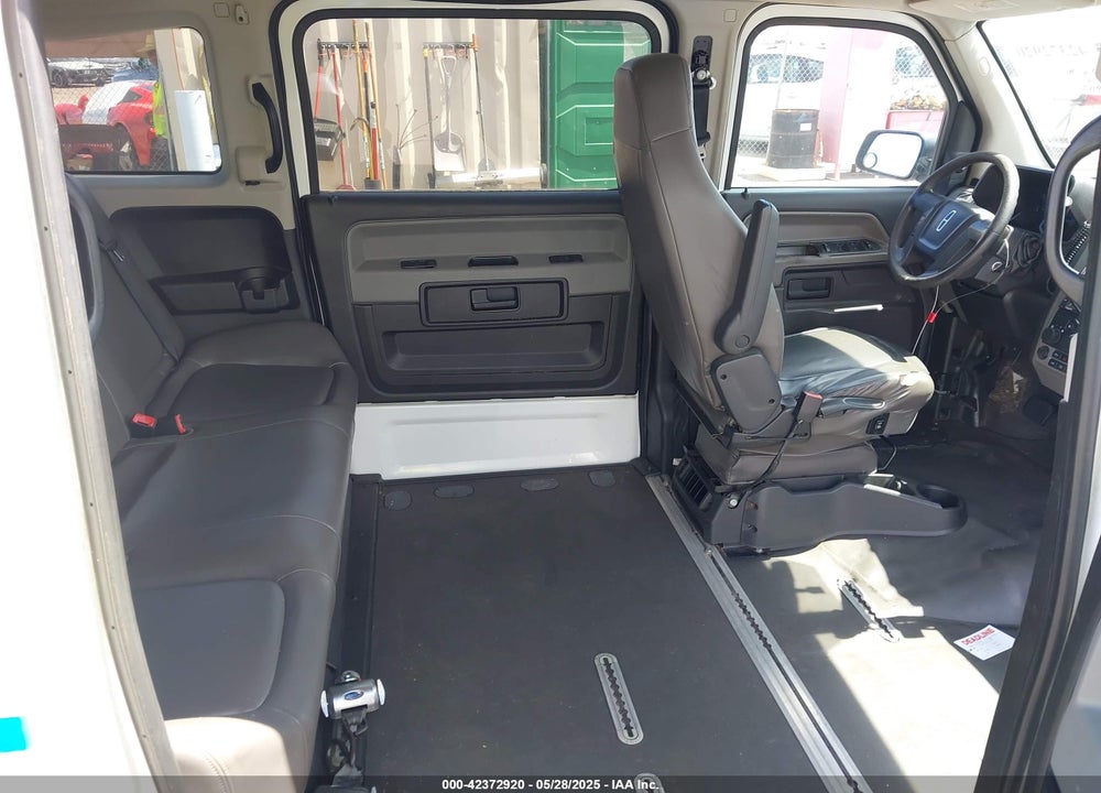 2016 MOBILITY VENTURES MV-1 VIN: 57WMD2C6XGM100378