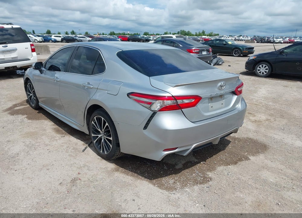 2018 TOYOTA CAMRY SE VIN: 4T1B11HK2JU555376