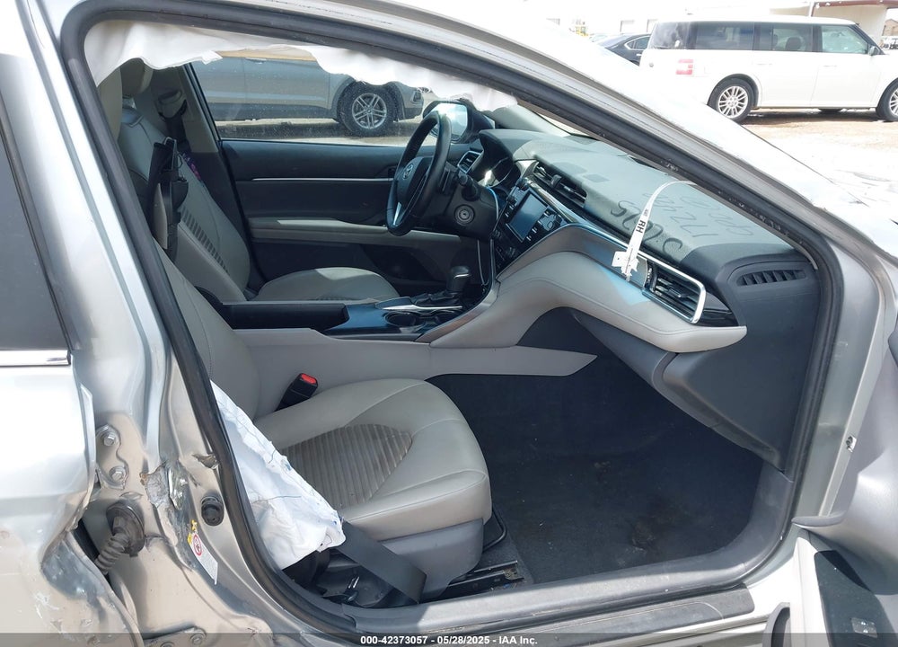 2018 TOYOTA CAMRY SE VIN: 4T1B11HK2JU555376