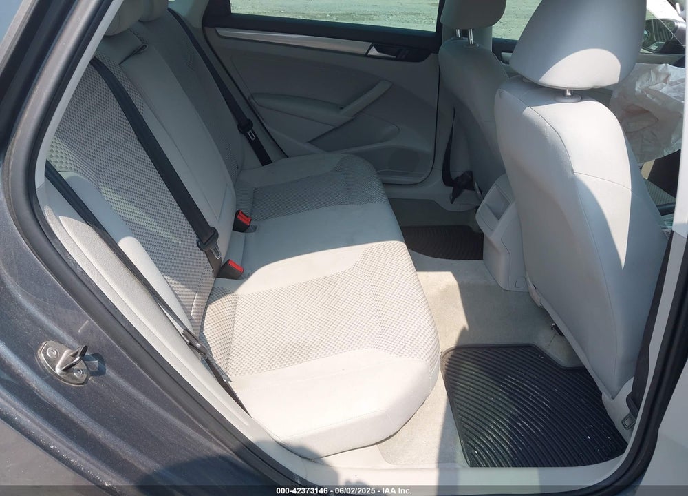 2014 VOLKSWAGEN PASSAT VIN: 1VWAS7A32EC070490