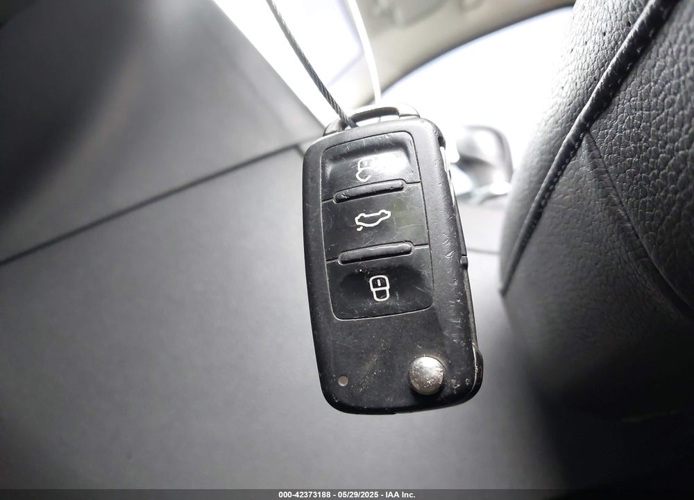 2018 VOLKSWAGEN PASSAT VIN: 1VWBA7A35JC012682