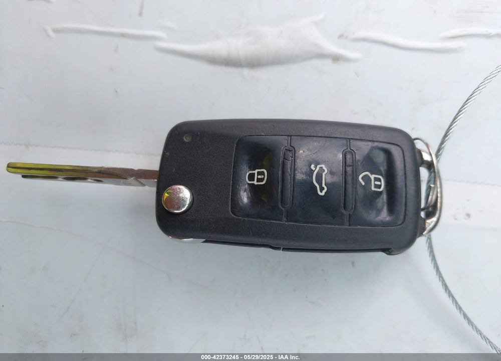 2012 VOLKSWAGEN JETTA 2.5L SE VIN: 3VWDP7AJ3CM300840