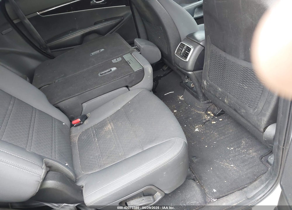 2016 KIA SORENTO 2.4L LX VIN: 5XYPGDA37GG047296