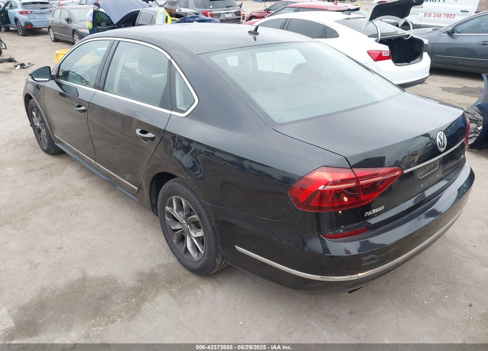 2017 VOLKSWAGEN PASSAT VIN: 1VWAT7A35HC019017