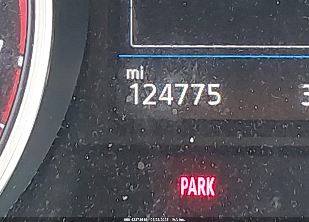 2018 VOLKSWAGEN TIGUAN VIN: 3VV1B7AX7JM092033