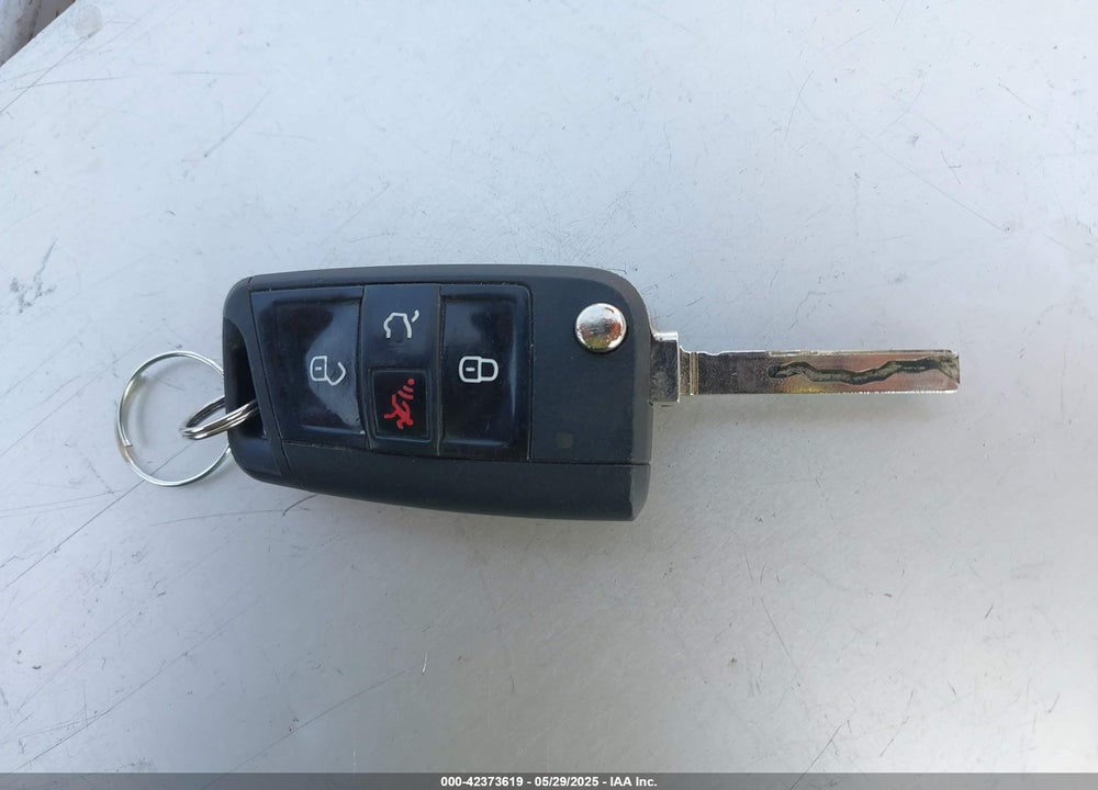 2018 VOLKSWAGEN TIGUAN VIN: 3VV1B7AX7JM092033