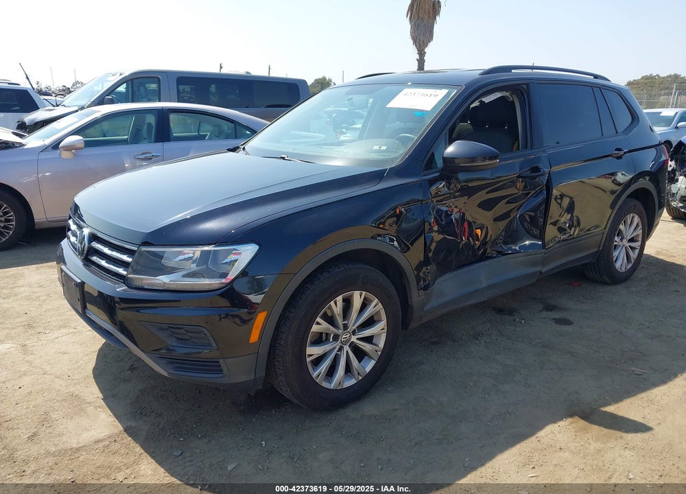 2018 VOLKSWAGEN TIGUAN VIN: 3VV1B7AX7JM092033