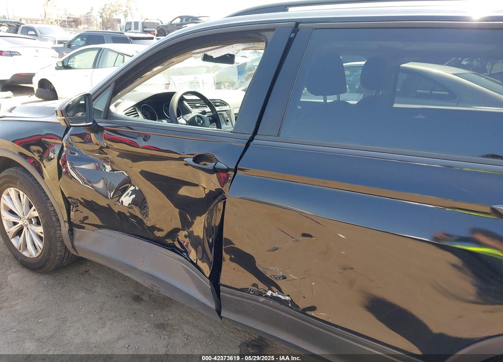 2018 VOLKSWAGEN TIGUAN VIN: 3VV1B7AX7JM092033