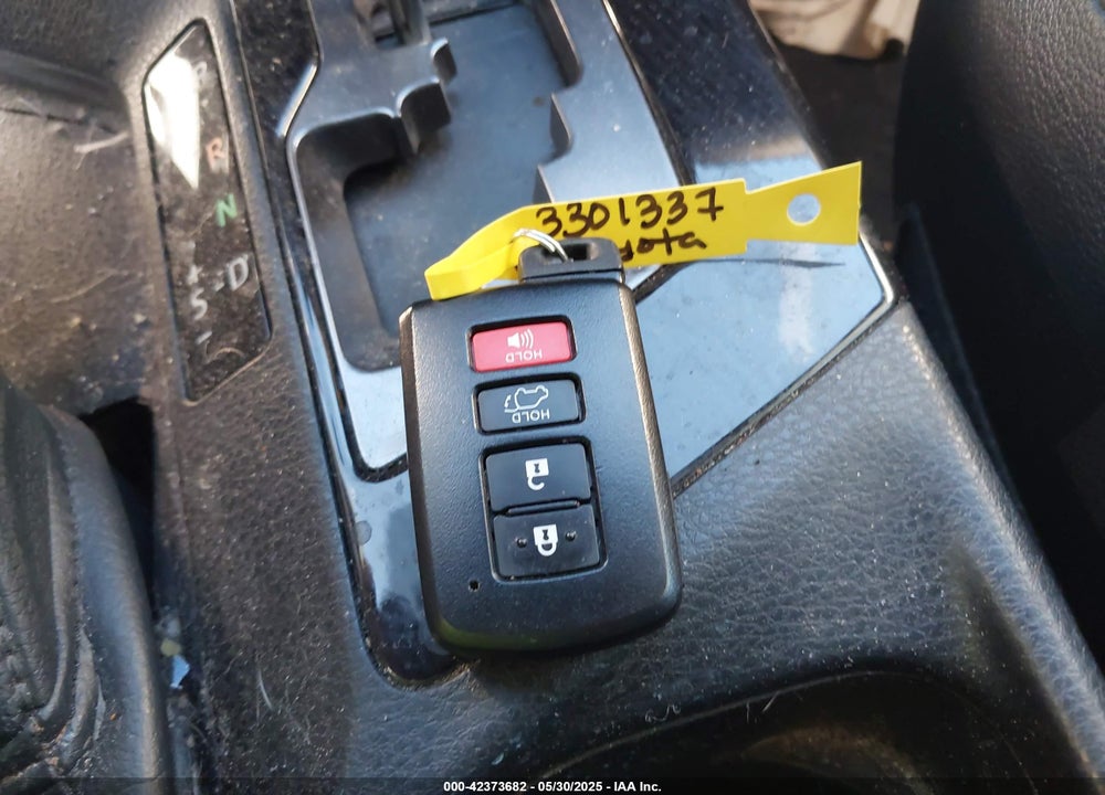 2018 TOYOTA RAV4 HYBRID SE VIN: JTMJJREVXJD228530