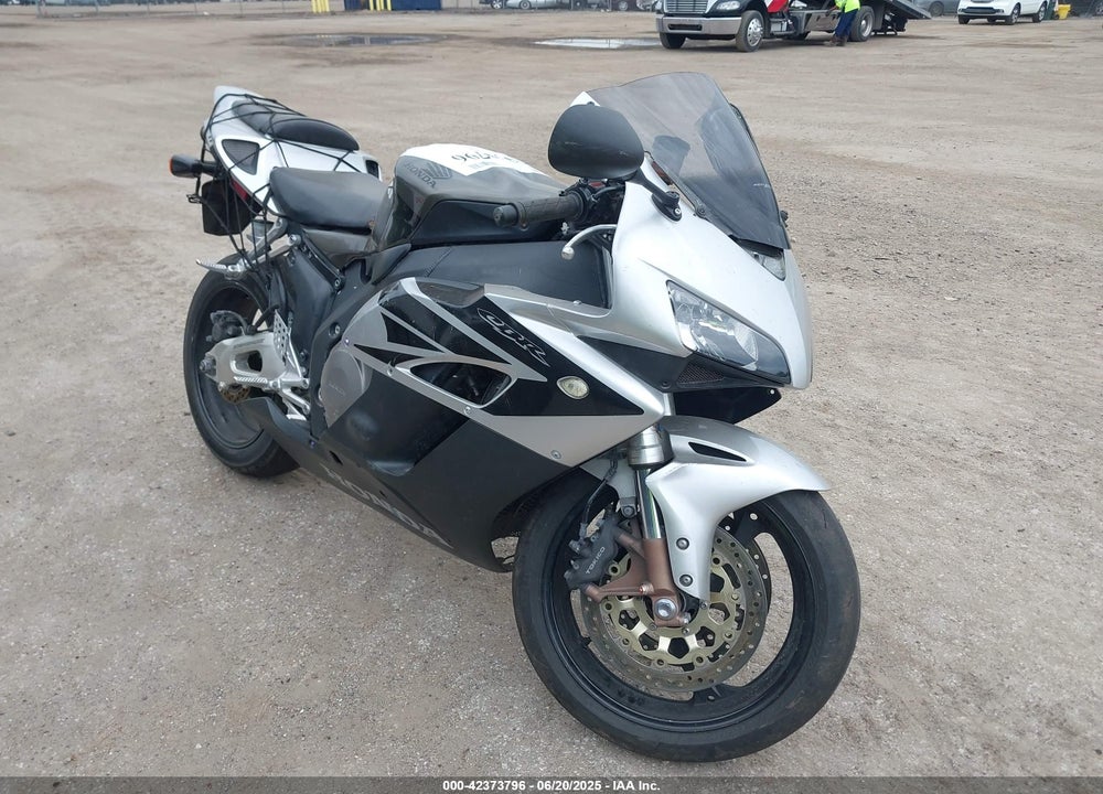 2004 HONDA CBR1000 RR VIN: JH2SC57074M003230
