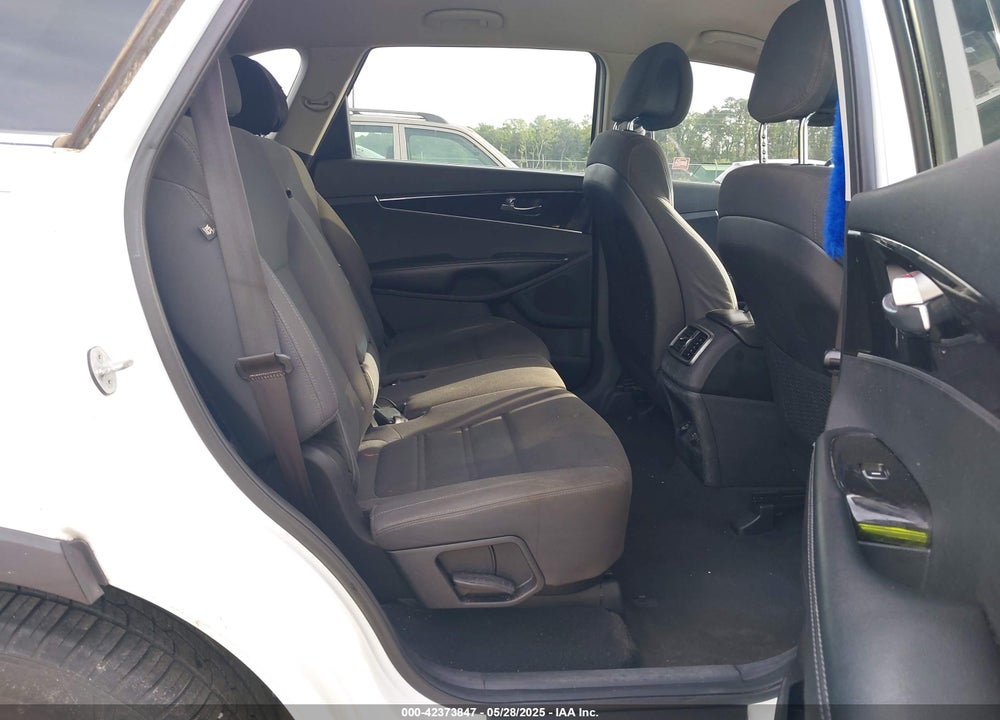 2016 KIA SORENTO VIN: 5XYPGDA52GG014353