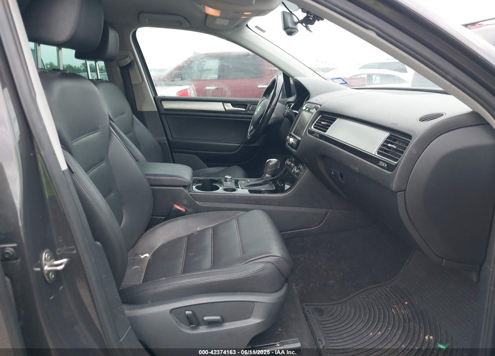 2012 VOLKSWAGEN TOUAREG VIN: WVGEF9BP5CD010017