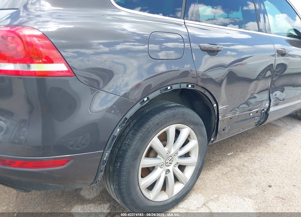 2012 VOLKSWAGEN TOUAREG VIN: WVGEF9BP5CD010017