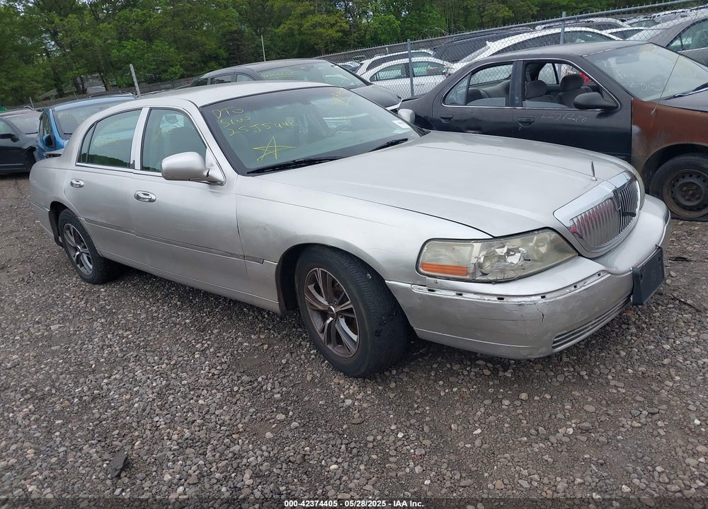 2003 LINCOLN TOWN CAR EXECUTIVE VIN: 1LNHM81W23Y630869