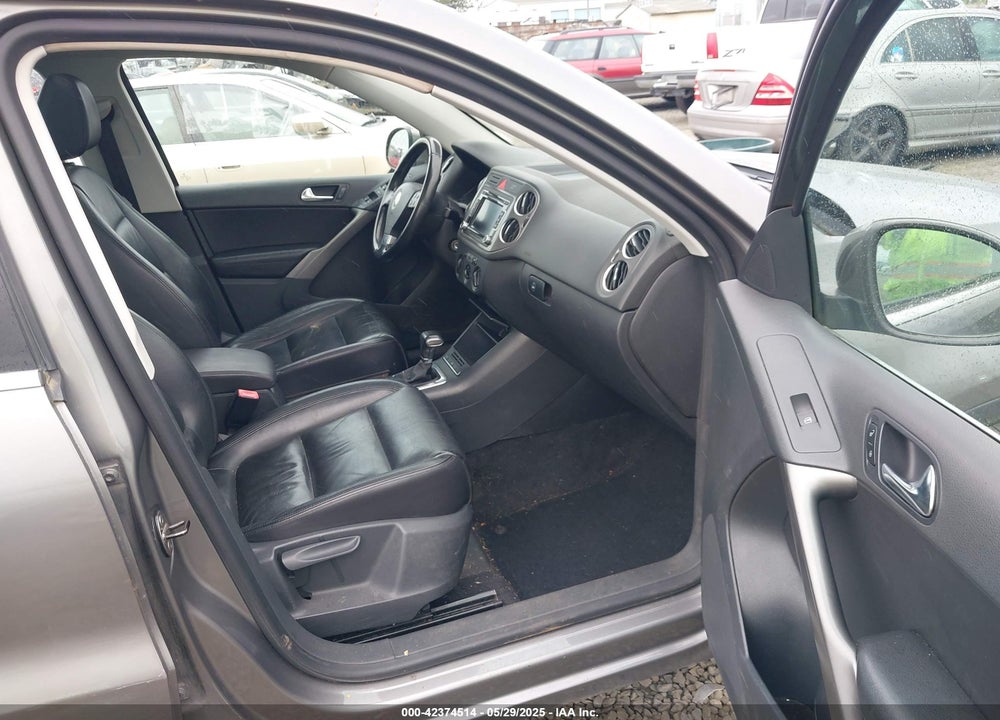 2010 VOLKSWAGEN TIGUAN VIN: WVGBV7AX2AW503778