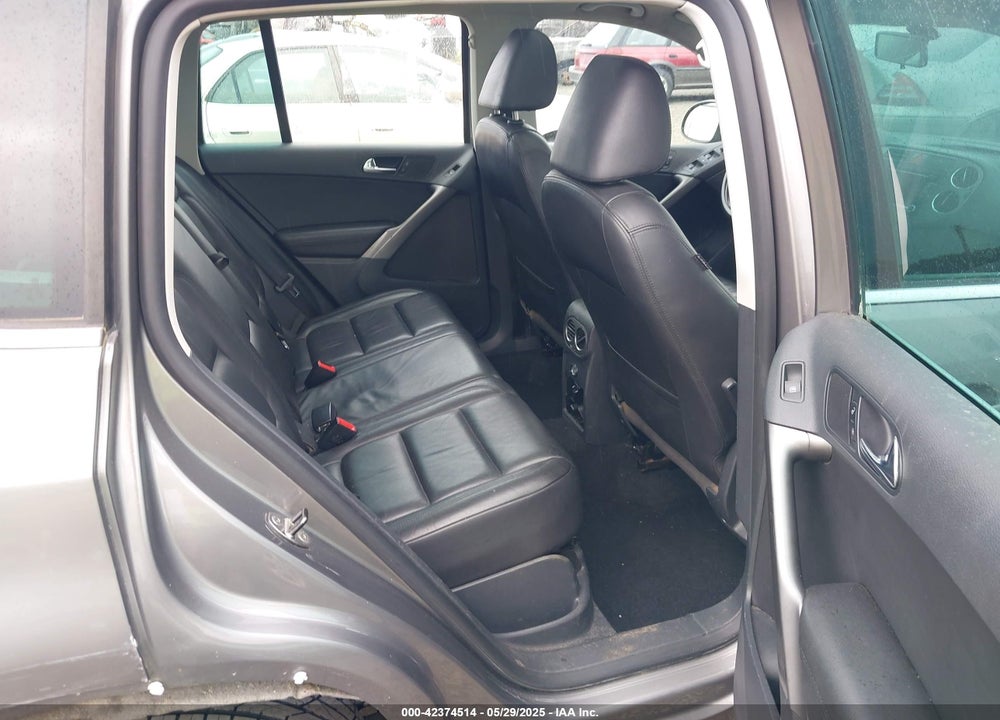 2010 VOLKSWAGEN TIGUAN VIN: WVGBV7AX2AW503778