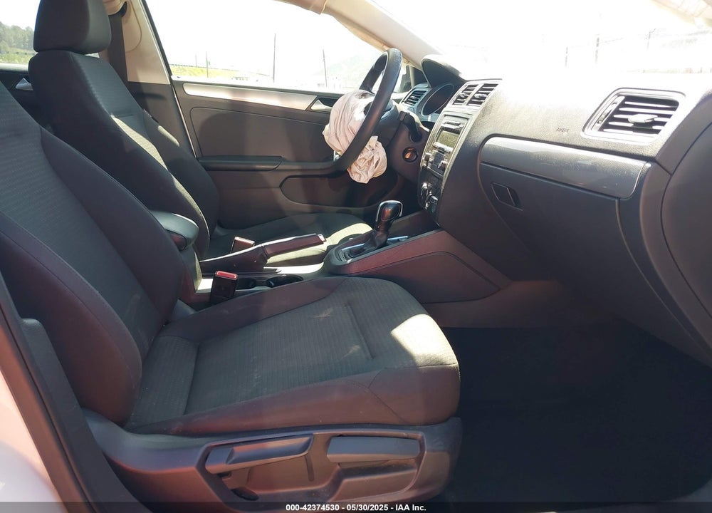 2015 VOLKSWAGEN JETTA VIN: 3VWD17AJ3FM352152
