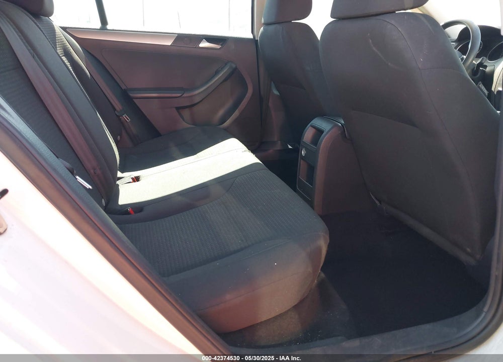 2015 VOLKSWAGEN JETTA VIN: 3VWD17AJ3FM352152