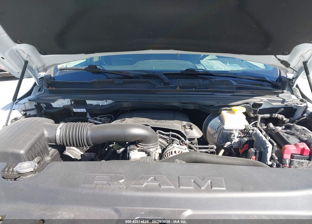 2019 RAM 1500 LAIE  4X4 5'7 BOX VIN: 1C6SRFJT5KN760383