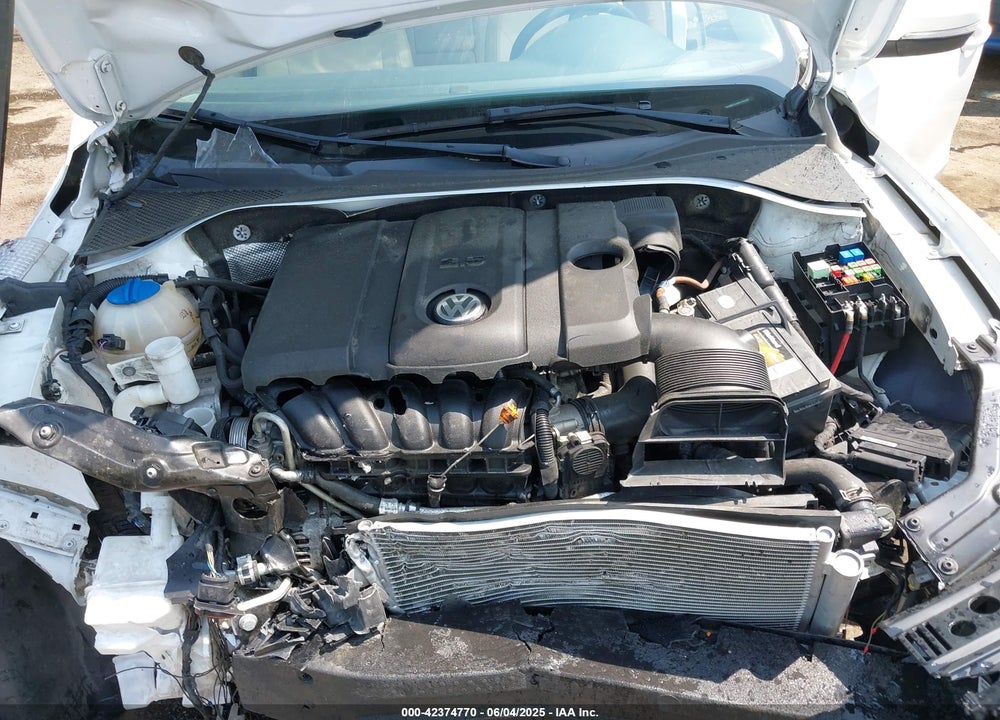 2013 VOLKSWAGEN PASSAT VIN: 1VWBH7A35DC032589