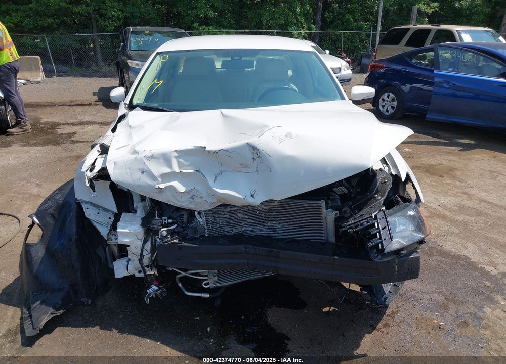 2013 VOLKSWAGEN PASSAT VIN: 1VWBH7A35DC032589