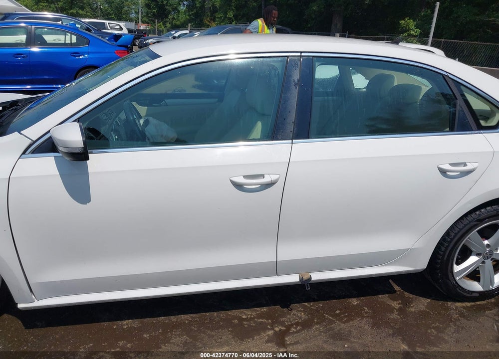 2013 VOLKSWAGEN PASSAT VIN: 1VWBH7A35DC032589