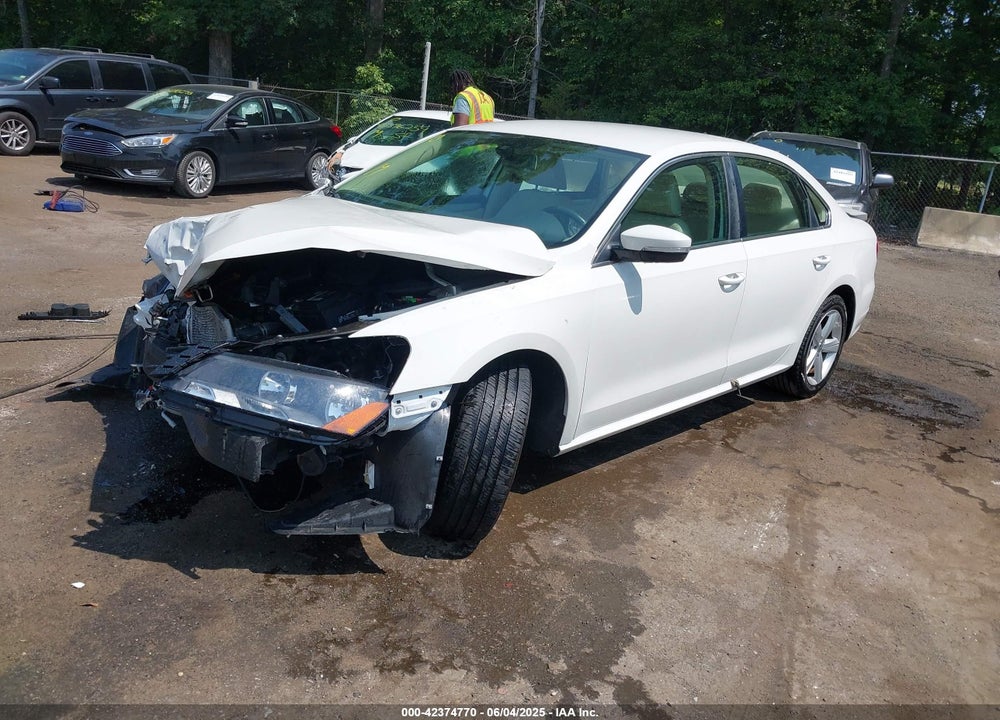 2013 VOLKSWAGEN PASSAT VIN: 1VWBH7A35DC032589