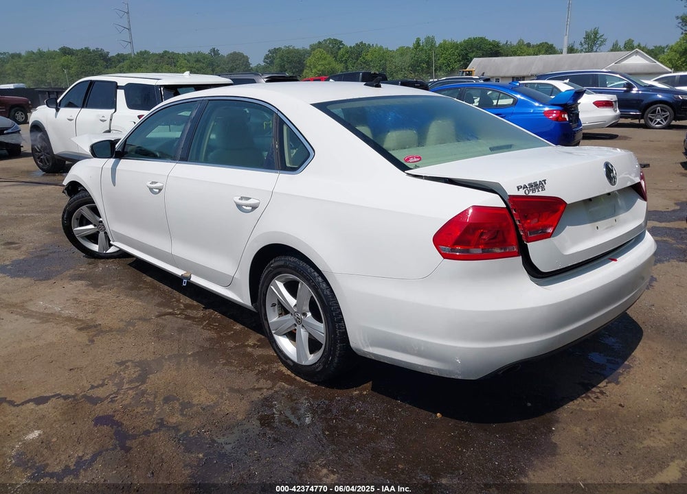 2013 VOLKSWAGEN PASSAT VIN: 1VWBH7A35DC032589