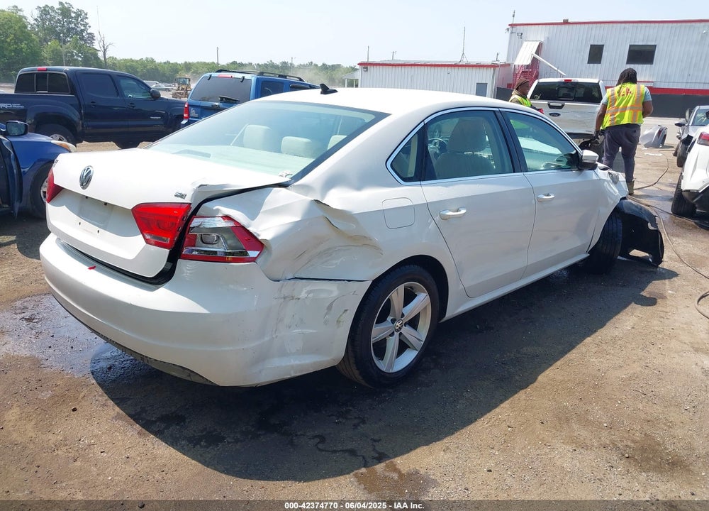 2013 VOLKSWAGEN PASSAT VIN: 1VWBH7A35DC032589