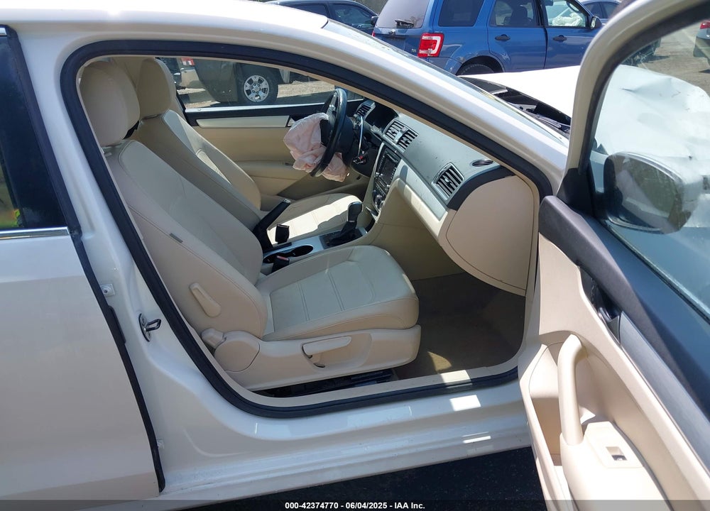 2013 VOLKSWAGEN PASSAT VIN: 1VWBH7A35DC032589