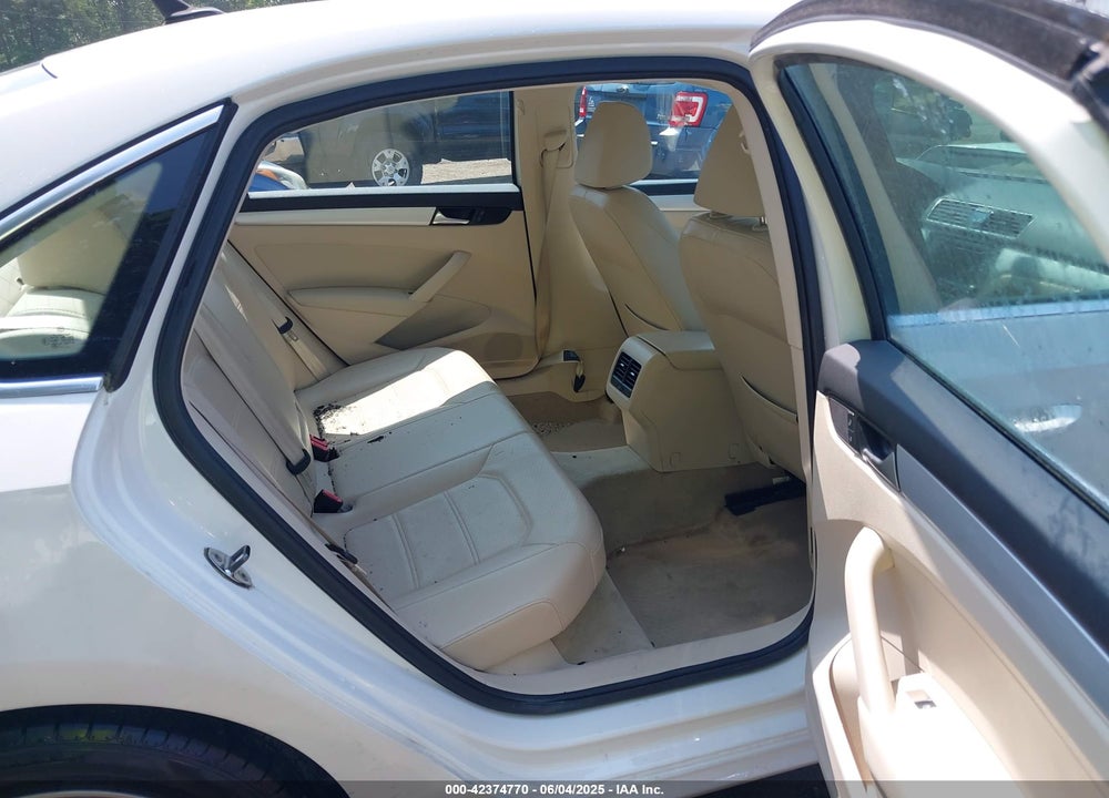 2013 VOLKSWAGEN PASSAT VIN: 1VWBH7A35DC032589