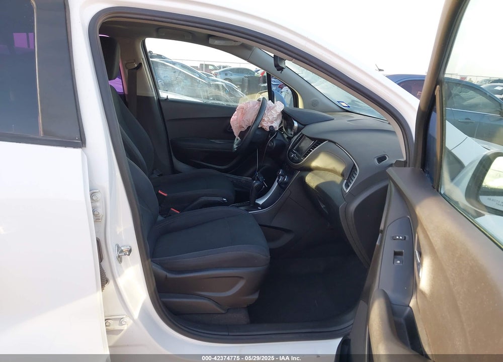 2018 CHEVROLET TRAX LS VIN: 3GNCJKSB8JL172678