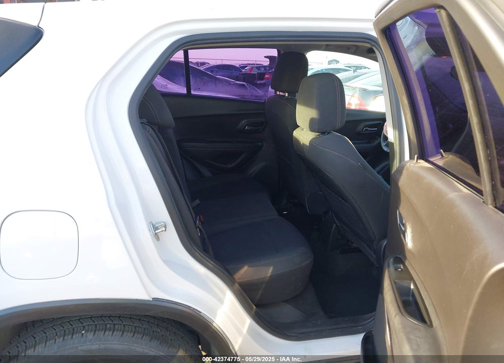 2018 CHEVROLET TRAX LS VIN: 3GNCJKSB8JL172678