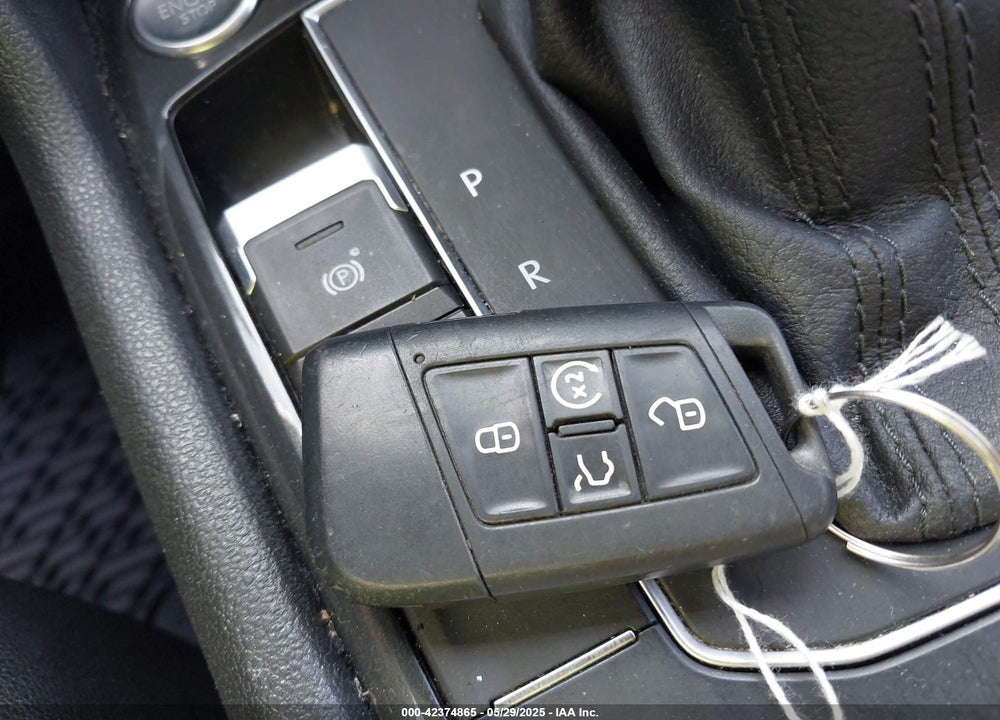 2019 VOLKSWAGEN TIGUAN VIN: 3VV3B7AX2KM118001